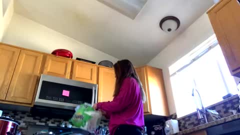 calishop1 online show from February 28, 2025, 7:14 pm