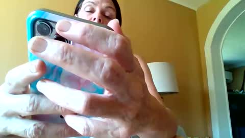 Calli online show from April 9, 2026, 7:08 pm