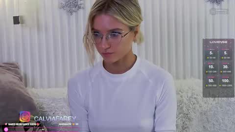 calvia_farey online show from December 3, 2025, 11:14 pm