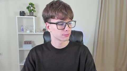 Snapshot of calvin_loves_you chatting on December 3, 2024, 7:11 pm Hey I am Calvin  online show from December 3, 2024, 7:11 pm