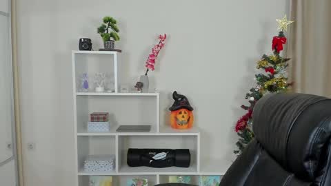 Snapshot of calvin_loves_you chatting on December 10, 2024, 7:11 pm Hey I am Calvin  online show from December 10, 2024, 7:11 pm