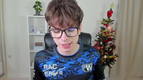 Snapshot of calvin_loves_you chatting on December 14, 2024, 7:14 pm Hey I am Calvin  online show from December 14, 2024, 7:14 pm