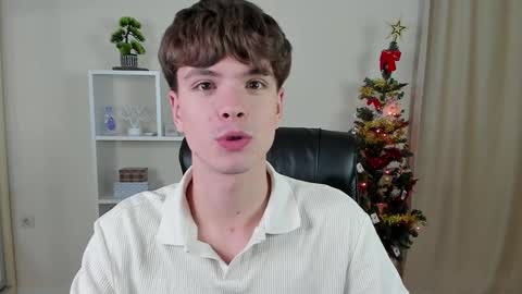 Snapshot of calvin_loves_you chatting on December 15, 2024, 7:10 pm Hey I am Calvin  online show from December 15, 2024, 7:10 pm