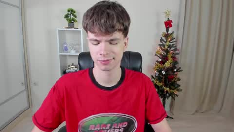 Snapshot of calvin_loves_you chatting on December 20, 2024, 7:17 pm Hey I am Calvin  online show from December 20, 2024, 7:17 pm