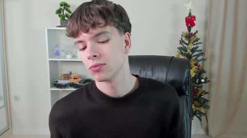Snapshot of calvin_loves_you chatting on December 21, 2024, 7:06 pm Hey I am Calvin  online show from December 21, 2024, 7:06 pm