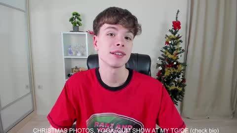Snapshot of calvin_loves_you chatting on December 25, 2024, 7:02 pm Hey I am Calvin  online show from December 25, 2024, 7:02 pm