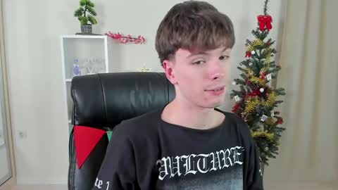 Snapshot of calvin_loves_you chatting on December 28, 2024, 7:11 pm Hey I am Calvin  online show from December 28, 2024, 7:11 pm