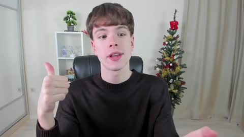 Snapshot of calvin_loves_you chatting on December 29, 2024, 7:11 pm Hey I am Calvin  online show from December 29, 2024, 7:11 pm