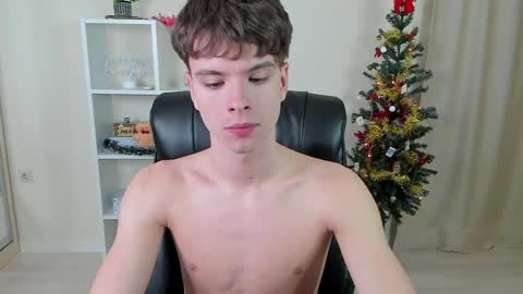Snapshot of calvin_loves_you chatting on December 29, 2024, 10:14 pm Hey I am Calvin  online show from December 29, 2024, 10:14 pm
