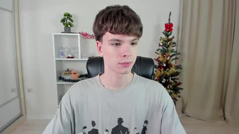 Snapshot of calvin_loves_you chatting on January 4, 2025, 7:02 pm Hey I am Calvin  online show from January 4, 2025, 7:02 pm