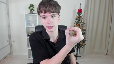 Snapshot of calvin_loves_you chatting on January 5, 2025, 7:07 pm Hey I am Calvin  online show from January 5, 2025, 7:07 pm