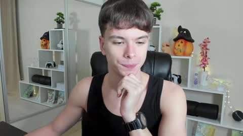 Snapshot of calvin_loves_you chatting on January 11, 2025, 7:05 pm Hey I am Calvin  online show from January 11, 2025, 7:05 pm