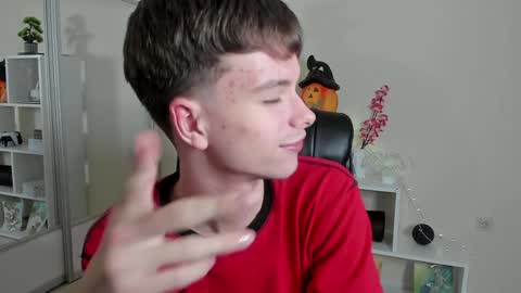 Snapshot of calvin_loves_you chatting on January 12, 2025, 7:10 pm Hey I am Calvin  online show from January 12, 2025, 7:10 pm