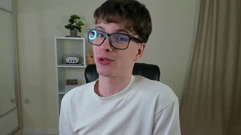 Snapshot of calvin_loves_you chatting on January 21, 2025, 7:17 pm Hey I am Calvin  online show from January 21, 2025, 7:17 pm