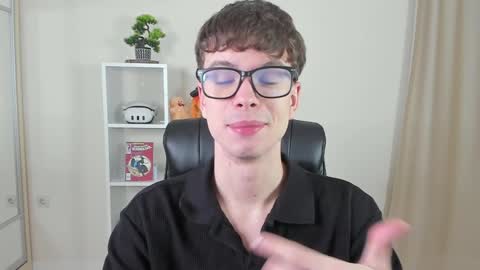 Snapshot of calvin_loves_you chatting on January 24, 2025, 7:07 pm Hey I am Calvin  online show from January 24, 2025, 7:07 pm