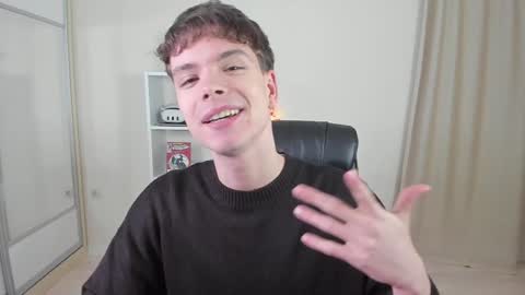 Snapshot of calvin_loves_you chatting on January 25, 2025, 7:07 pm Hey I am Calvin  online show from January 25, 2025, 7:07 pm