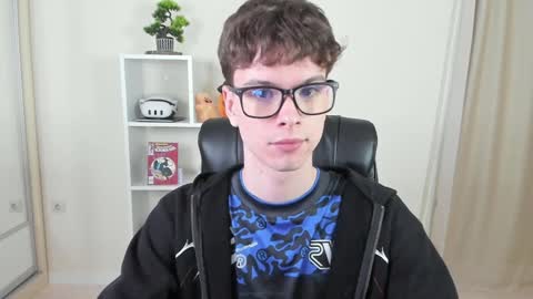 Snapshot of calvin_loves_you chatting on January 28, 2025, 7:10 pm Hey I am Calvin  online show from January 28, 2025, 7:10 pm