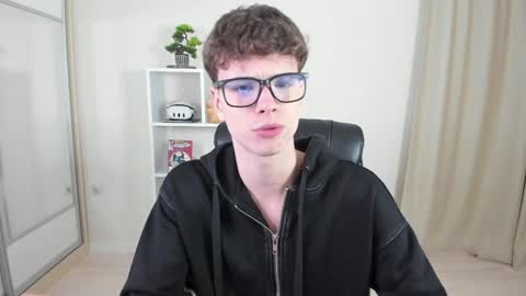 Snapshot of calvin_loves_you chatting on January 31, 2025, 7:08 pm Hey I am Calvin  online show from January 31, 2025, 7:08 pm