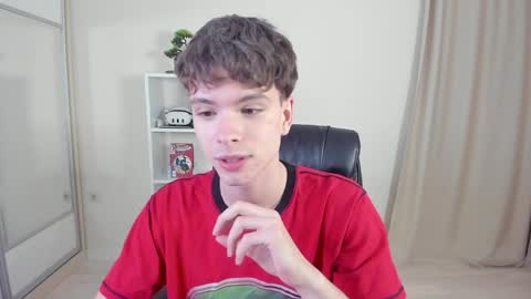 Snapshot of calvin_loves_you chatting on February 1, 2025, 7:13 pm Hey I am Calvin  online show from February 1, 2025, 7:13 pm