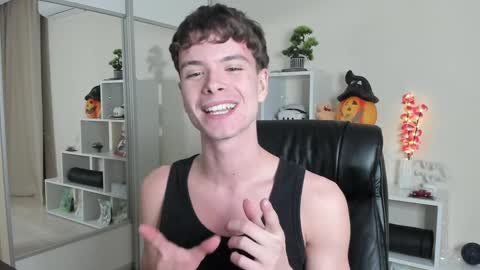 Snapshot of calvin_loves_you chatting on February 2, 2025, 7:04 pm Hey I am Calvin  online show from February 2, 2025, 7:04 pm