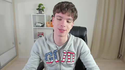 Snapshot of calvin_loves_you chatting on February 5, 2025, 7:10 pm Hey I am Calvin  online show from February 5, 2025, 7:10 pm