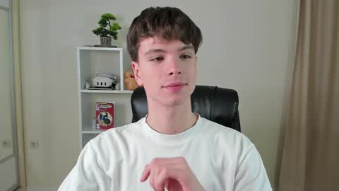 Snapshot of calvin_loves_you chatting on February 8, 2025, 7:05 pm Hey I am Calvin  online show from February 8, 2025, 7:05 pm