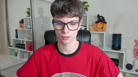 Snapshot of calvin_loves_you chatting on February 21, 2025, 7:10 pm Hey I am Calvin  online show from February 21, 2025, 7:10 pm