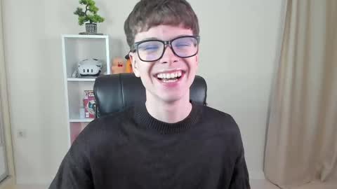Snapshot of calvin_loves_you chatting on March 5, 2025, 7:06 pm Hey I am Calvin  online show from March 5, 2025, 7:06 pm