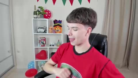 Snapshot of calvin_loves_you chatting on March 6, 2025, 7:10 pm Hey I am Calvin  online show from March 6, 2025, 7:10 pm