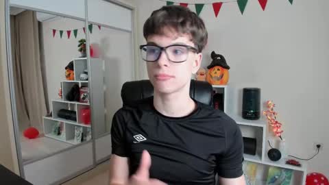 Snapshot of calvin_loves_you chatting on March 8, 2025, 7:09 pm Hey I am Calvin  online show from March 8, 2025, 7:09 pm
