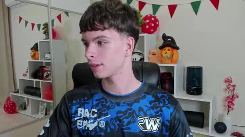 Snapshot of calvin_loves_you chatting on March 9, 2025, 7:05 pm Hey I am Calvin  online show from March 9, 2025, 7:05 pm