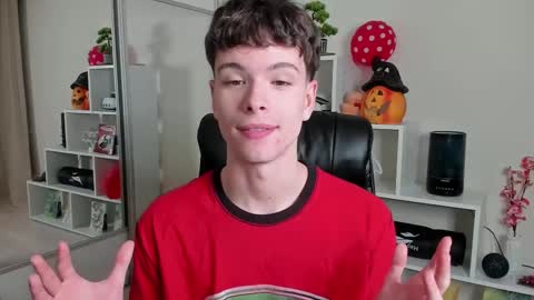 Snapshot of calvin_loves_you chatting on March 12, 2025, 7:06 pm Hey I am Calvin  online show from March 12, 2025, 7:06 pm