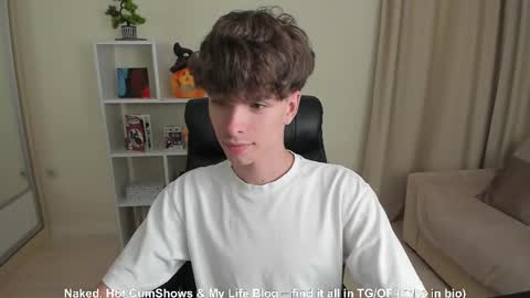 Snapshot of calvin_loves_you chatting on September 12, 2025, 6:08 pm Hey I am Calvin  online show from September 12, 2025, 6:08 pm