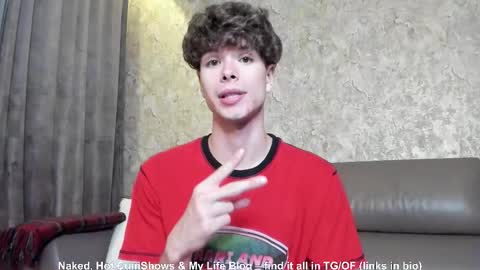 Snapshot of calvin_loves_you chatting on September 16, 2025, 6:20 pm Hey I am Calvin  online show from September 16, 2025, 6:20 pm