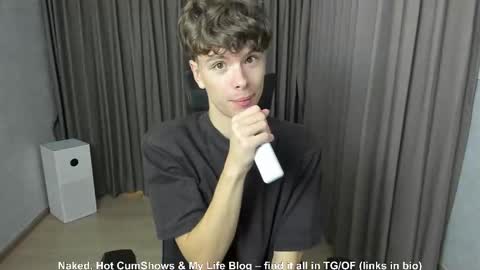 Snapshot of calvin_loves_you chatting on October 8, 2025, 2:14 pm Hey I am Calvin  online show from October 8, 2025, 2:14 pm