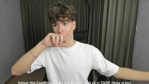 Snapshot of calvin_loves_you chatting on October 12, 2025, 2:16 pm Hey I am Calvin  online show from October 12, 2025, 2:16 pm