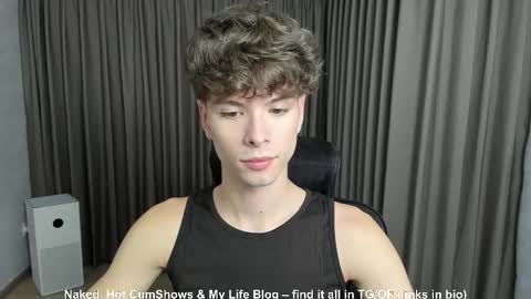 Snapshot of calvin_loves_you chatting on October 17, 2025, 11:02 am Hey I am Calvin  online show from October 17, 2025, 11:02 am