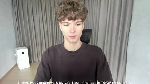Snapshot of calvin_loves_you chatting on October 19, 2025, 5:30 am Hey I am Calvin  online show from October 19, 2025, 5:30 am