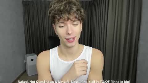Snapshot of calvin_loves_you chatting on October 21, 2025, 2:18 pm Hey I am Calvin  online show from October 21, 2025, 2:18 pm