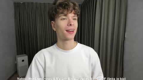 Snapshot of calvin_loves_you chatting on October 22, 2025, 2:06 pm Hey I am Calvin  online show from October 22, 2025, 2:06 pm