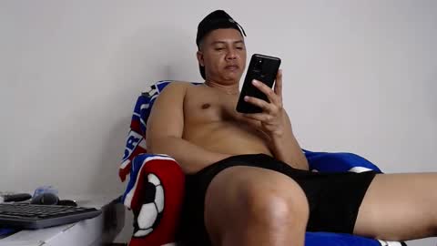 Snapshot of calvinhotlatino chatting on December 22, 2024, 10:25 pm calvinhotlatino online show from December 22, 2024, 10:25 pm