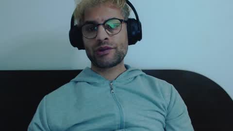 Snapshot of calvinjohnlad chatting on February 19, 2025, 9:36 pm Calvinjohnlad online show from February 19, 2025, 9:36 pm