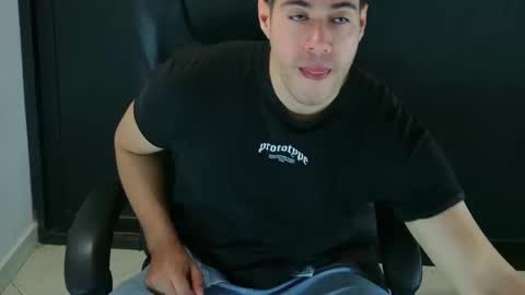 camara110 online show from January 29, 2025, 3:33 am