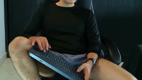 camara110 online show from February 5, 2025, 9:40 pm