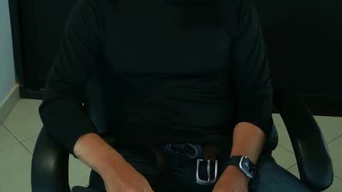 camara110 online show from February 7, 2025, 7:27 pm