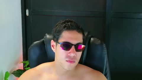 camara110 online show from February 17, 2025, 8:04 pm