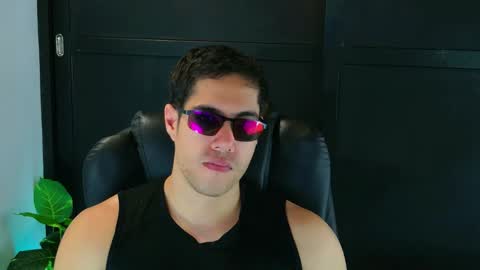 camara110 online show from February 20, 2025, 3:23 am