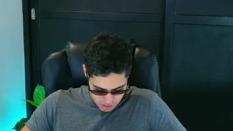 camara110 online show from February 20, 2025, 7:19 pm