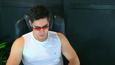 camara110 online show from March 3, 2025, 2:47 am