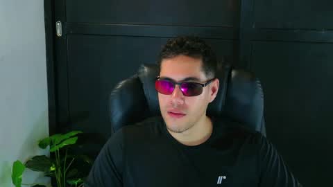 camara110 online show from March 5, 2025, 3:18 am